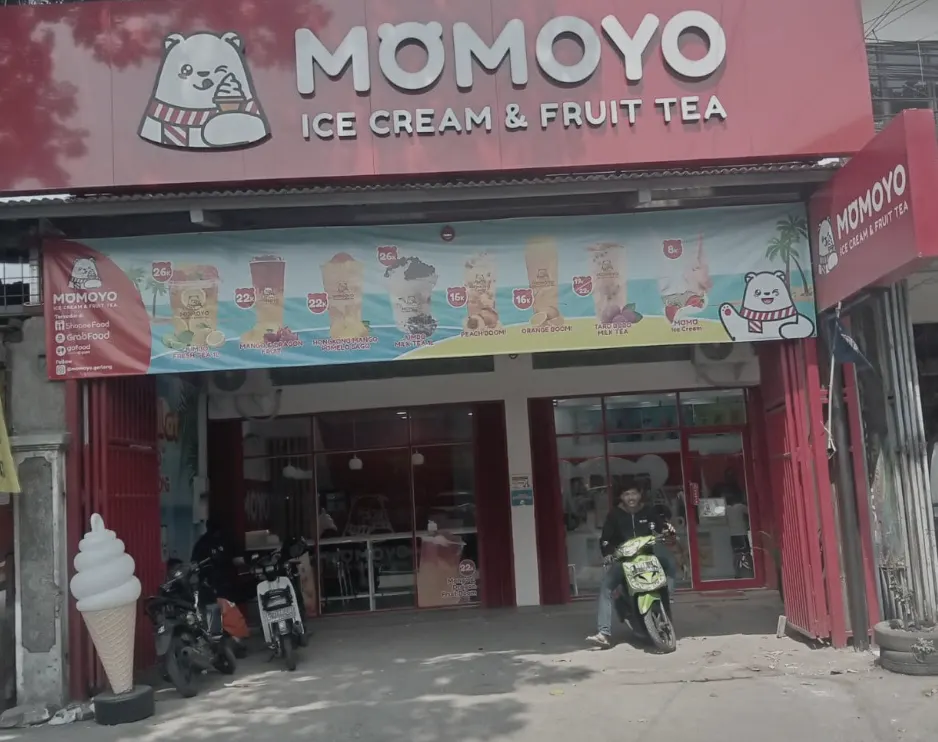 Foto Momoyo Gegerkalong